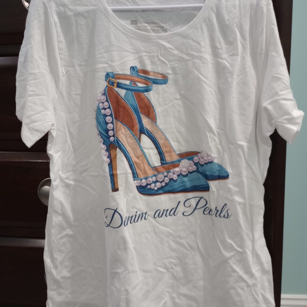 Women's Blue Heels, Denim And Pearls Tee Brand New